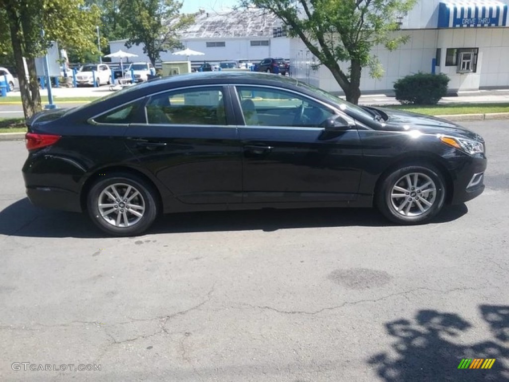 2017 Sonata SE - Phantom Black / Beige photo #2