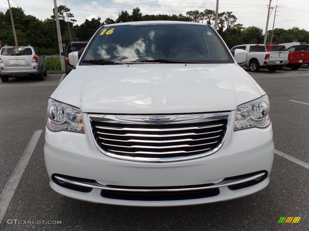 2016 Town & Country Touring - Bright White / Dark Frost Beige/Medium Frost Beige photo #16