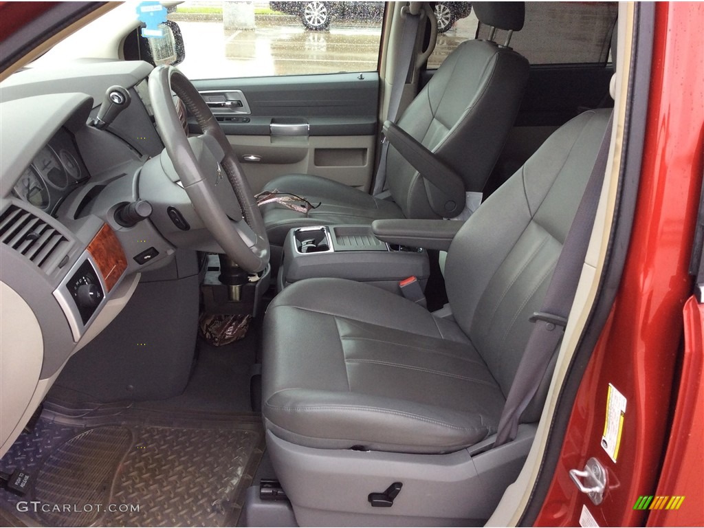 2008 Town & Country Touring - Inferno Red Crystal Pearlcoat / Medium Slate Gray/Light Shale photo #7