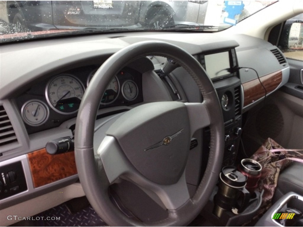 2008 Town & Country Touring - Inferno Red Crystal Pearlcoat / Medium Slate Gray/Light Shale photo #8