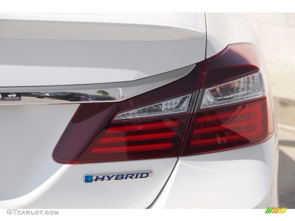 2017 Honda Accord Hybrid Sedan Marks and Logos Photos