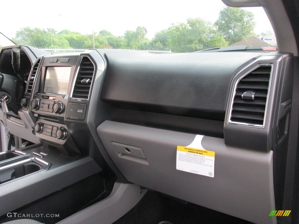 2016 F150 XLT SuperCrew 4x4 - Oxford White / Medium Earth Gray photo #18