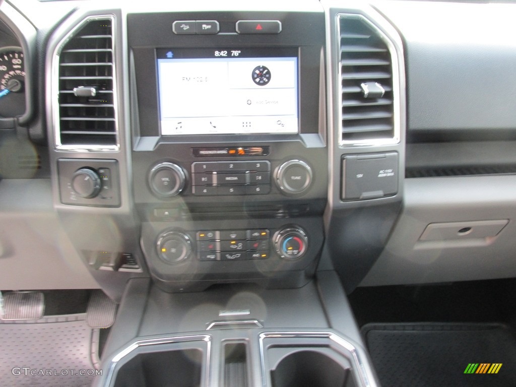 2016 F150 XLT SuperCrew 4x4 - Oxford White / Medium Earth Gray photo #26