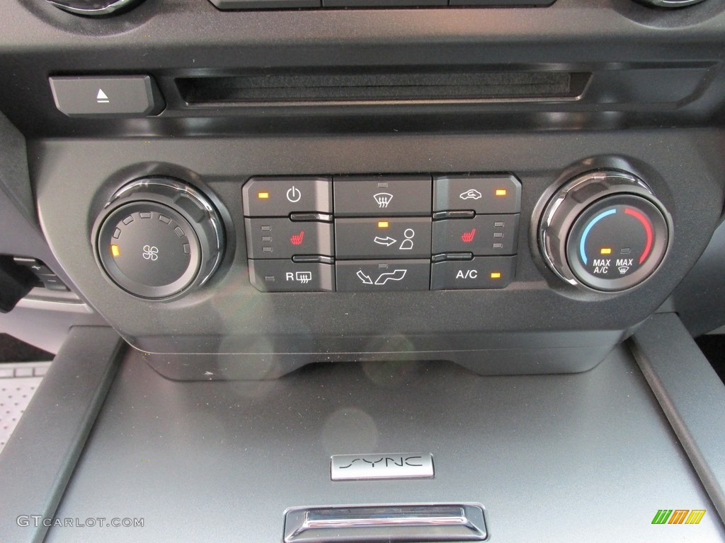 2016 F150 XLT SuperCrew 4x4 - Oxford White / Medium Earth Gray photo #29