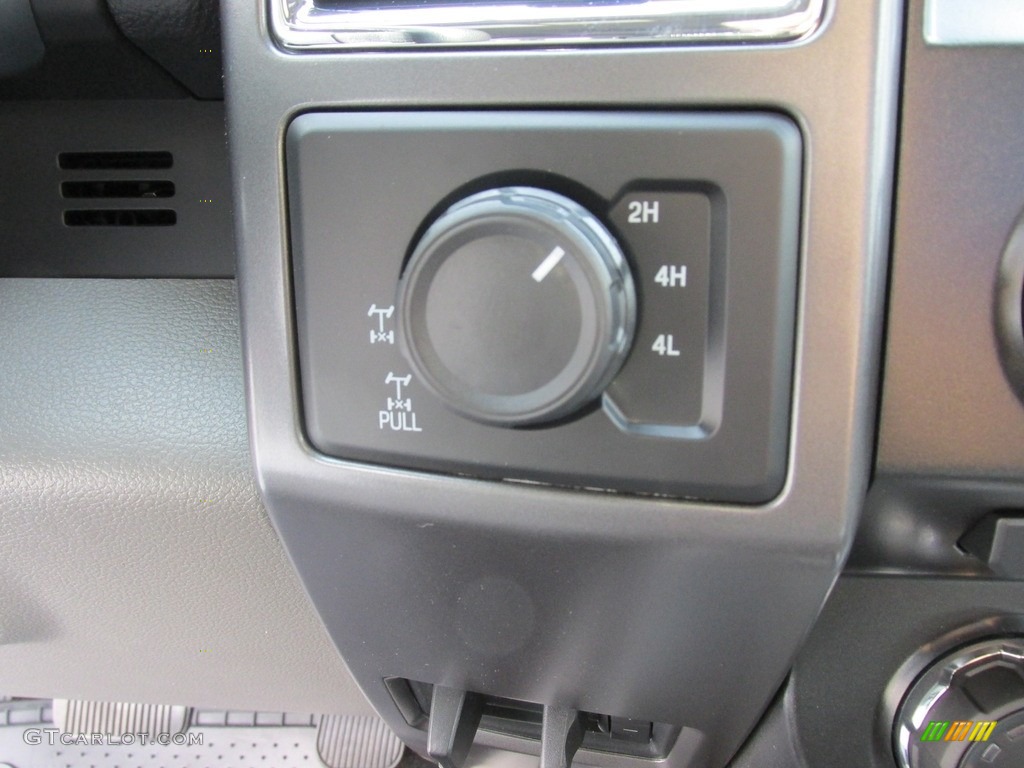 2016 F150 XLT SuperCrew 4x4 - Oxford White / Medium Earth Gray photo #30