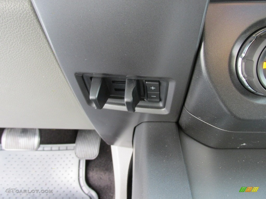 2016 F150 XLT SuperCrew 4x4 - Oxford White / Medium Earth Gray photo #31