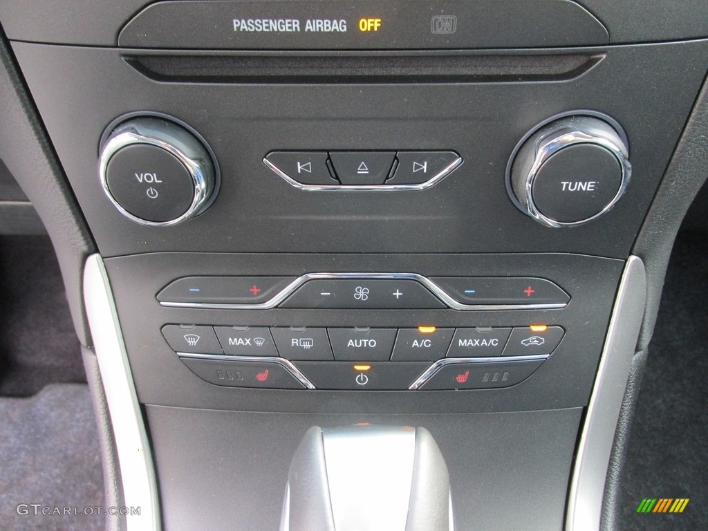 2016 Ford Edge SEL Controls Photos