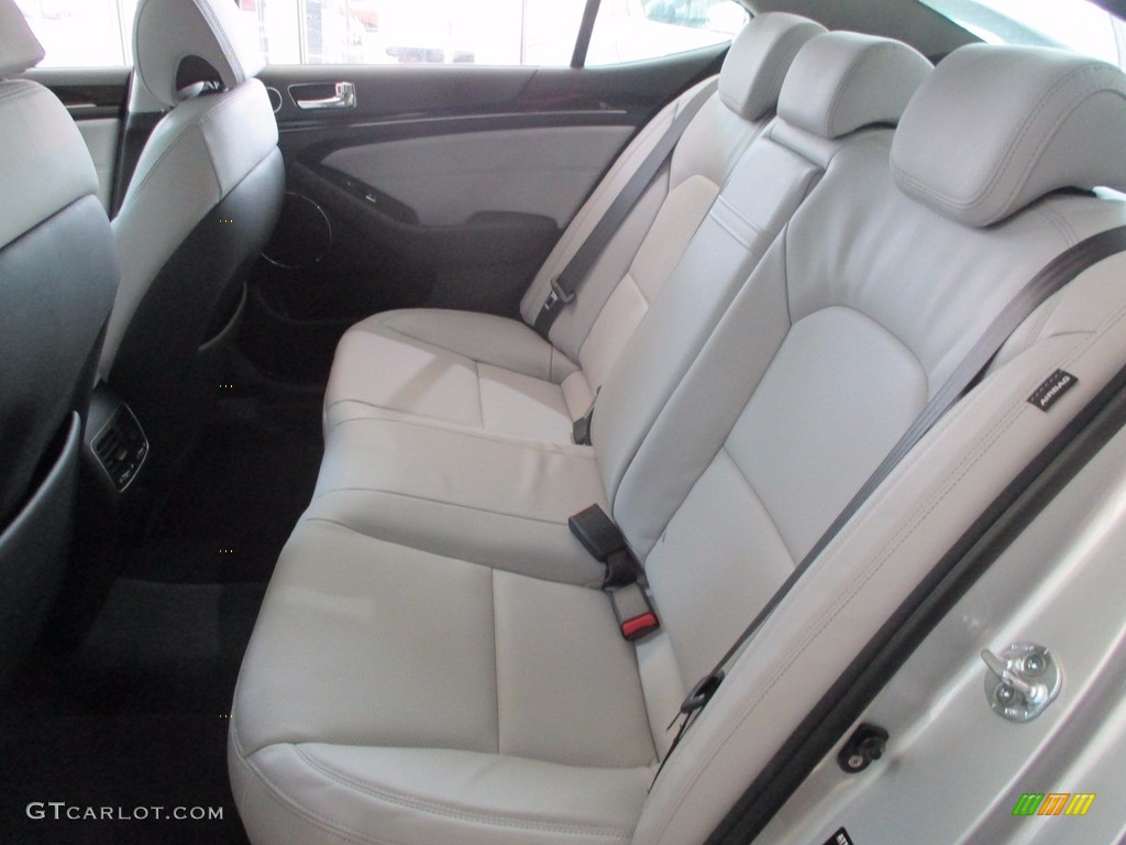 2016 Kia Cadenza Limited Rear Seat Photo #115371592