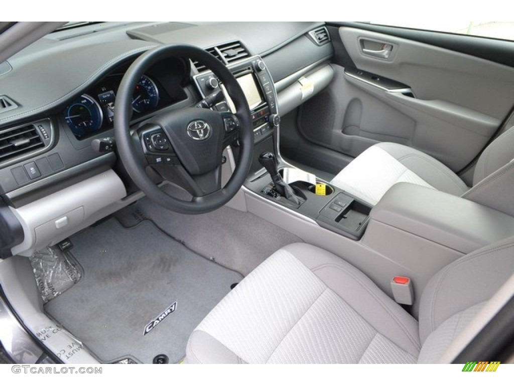 Ash Interior 2017 Toyota Camry Hybrid LE Photo #115377459