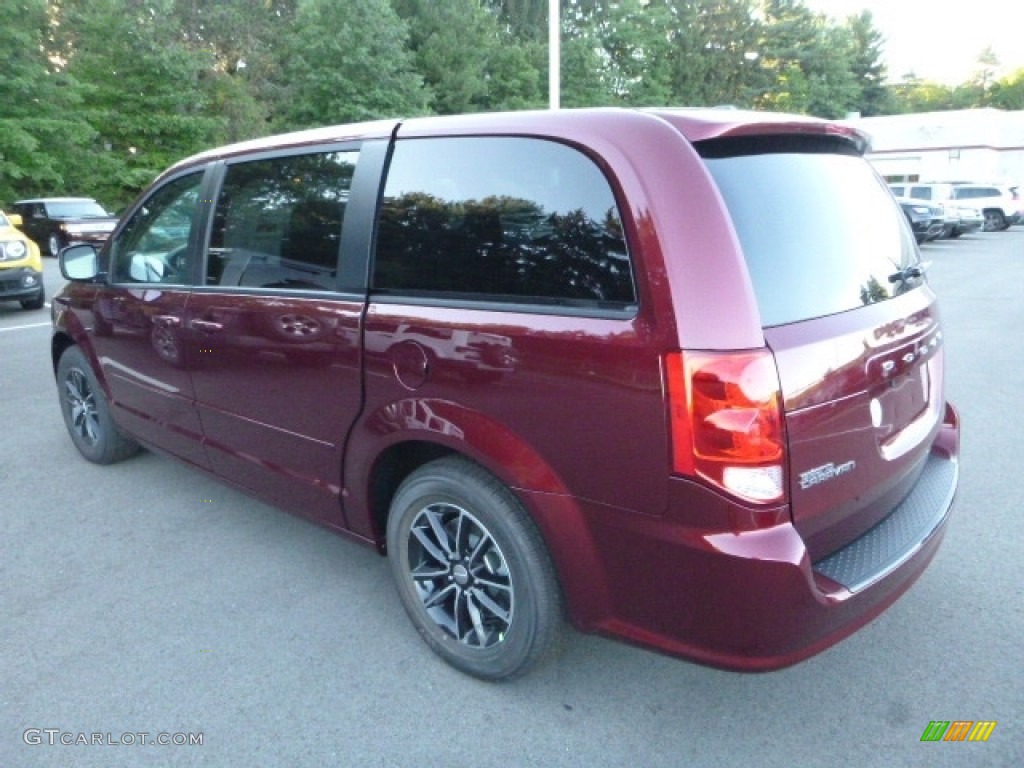 2017 Grand Caravan SE - Octane Red / Black/Light Graystone photo #6