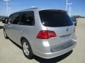 2011 Mercury Silver Metallic Volkswagen Routan SE  photo #17