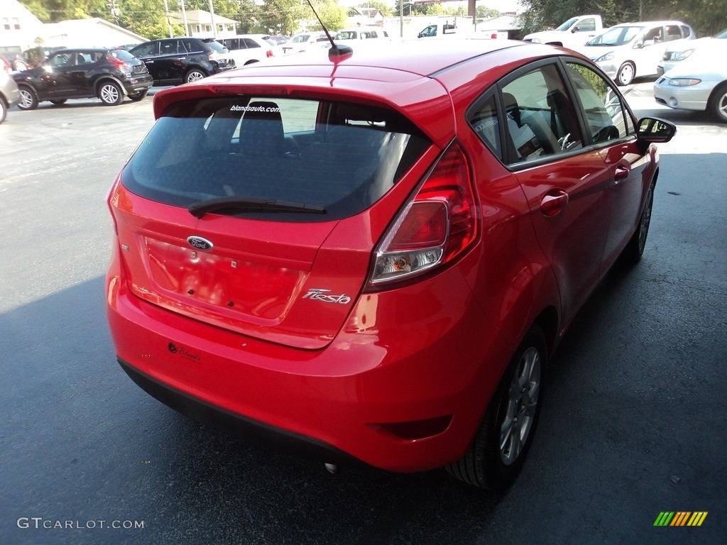 2014 Fiesta SE Hatchback - Race Red / Charcoal Black photo #5
