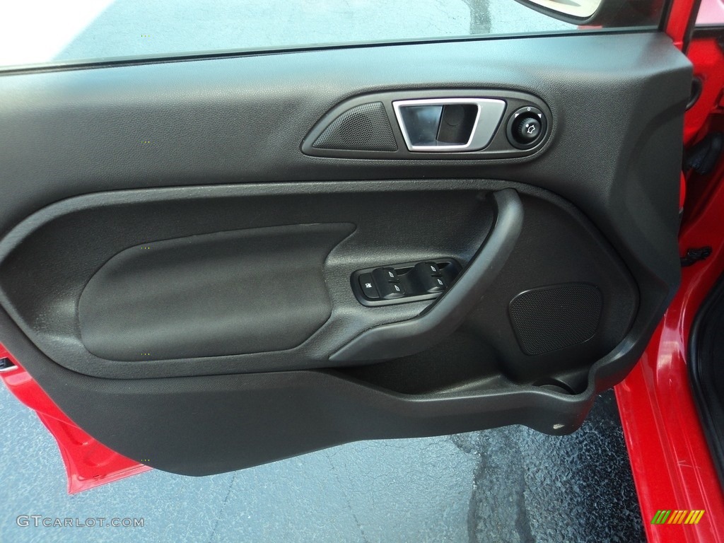 2014 Fiesta SE Hatchback - Race Red / Charcoal Black photo #11