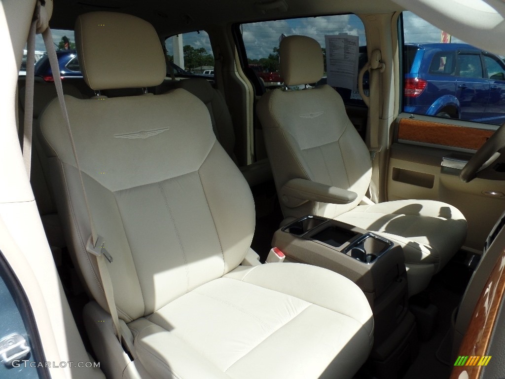 2010 Town & Country Limited - Clearwater Blue Pearl / Medium Pebble Beige/Cream photo #15