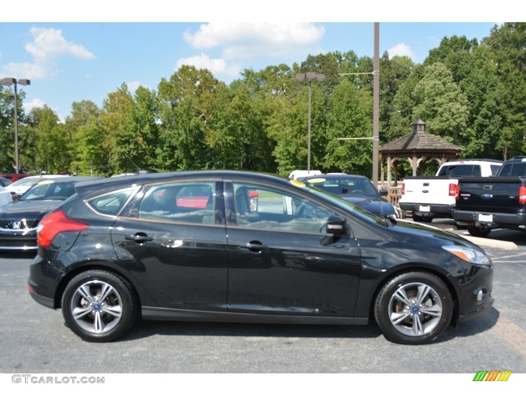 2014 Focus SE Hatchback - Tuxedo Black / Charcoal Black photo #2