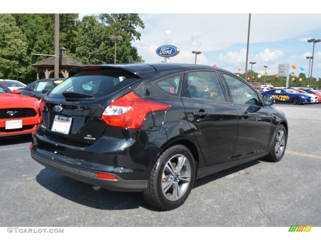 2014 Focus SE Hatchback - Tuxedo Black / Charcoal Black photo #3