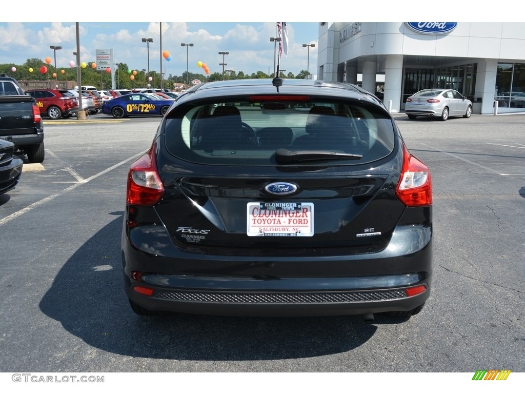 2014 Focus SE Hatchback - Tuxedo Black / Charcoal Black photo #4