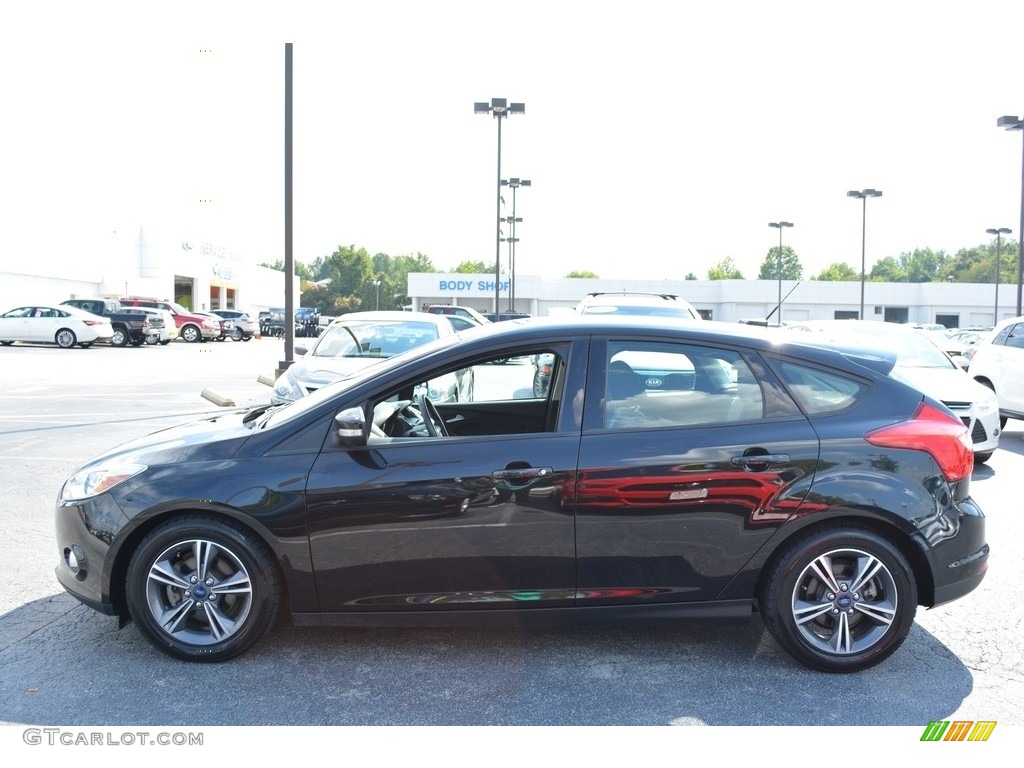 2014 Focus SE Hatchback - Tuxedo Black / Charcoal Black photo #6