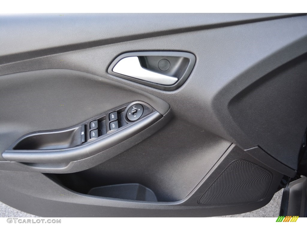2014 Focus SE Hatchback - Tuxedo Black / Charcoal Black photo #8