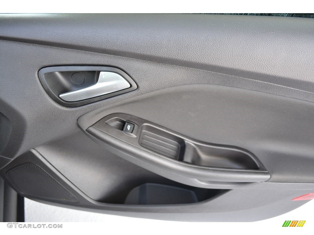 2014 Focus SE Hatchback - Tuxedo Black / Charcoal Black photo #14