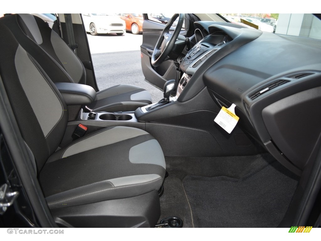 2014 Focus SE Hatchback - Tuxedo Black / Charcoal Black photo #15