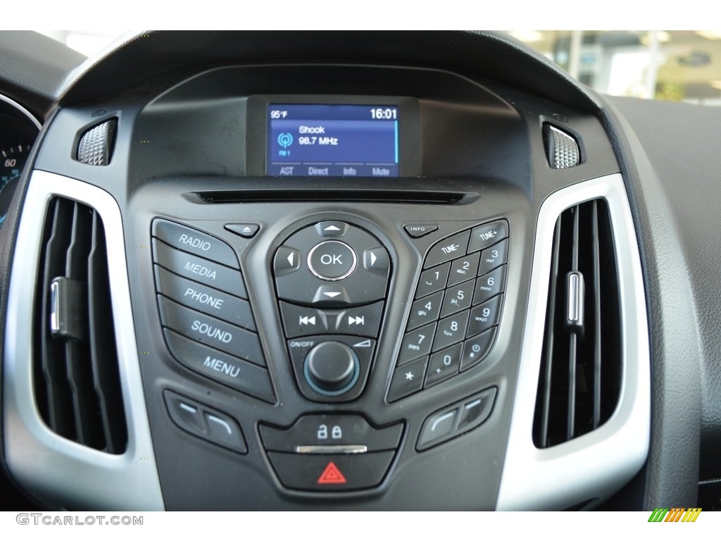2014 Focus SE Hatchback - Tuxedo Black / Charcoal Black photo #16