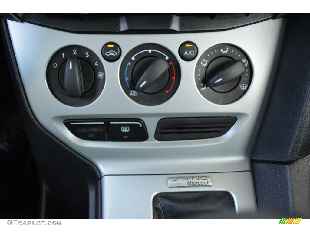 2014 Focus SE Hatchback - Tuxedo Black / Charcoal Black photo #17