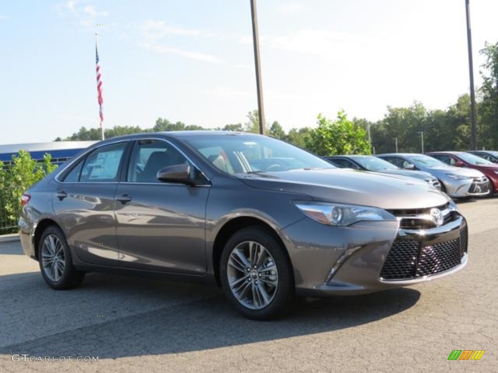 2017 Camry SE - Predawn Gray Mica / Black photo #1