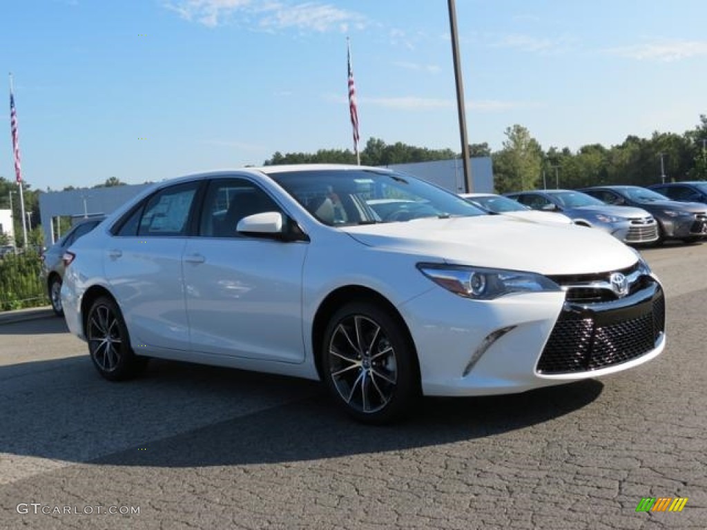 2017 Camry XSE - Super White / Black photo #1