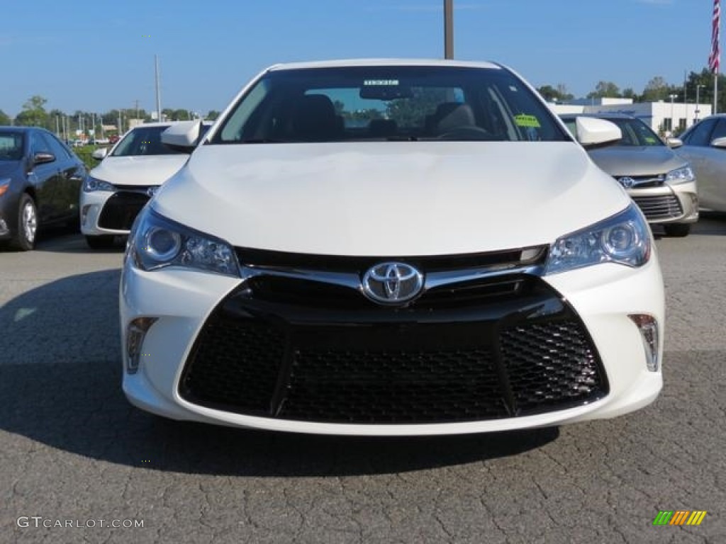 2017 Camry XSE - Super White / Black photo #2