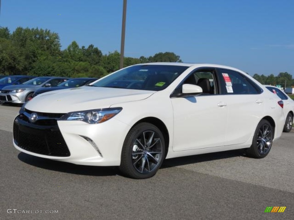 2017 Camry XSE - Super White / Black photo #3