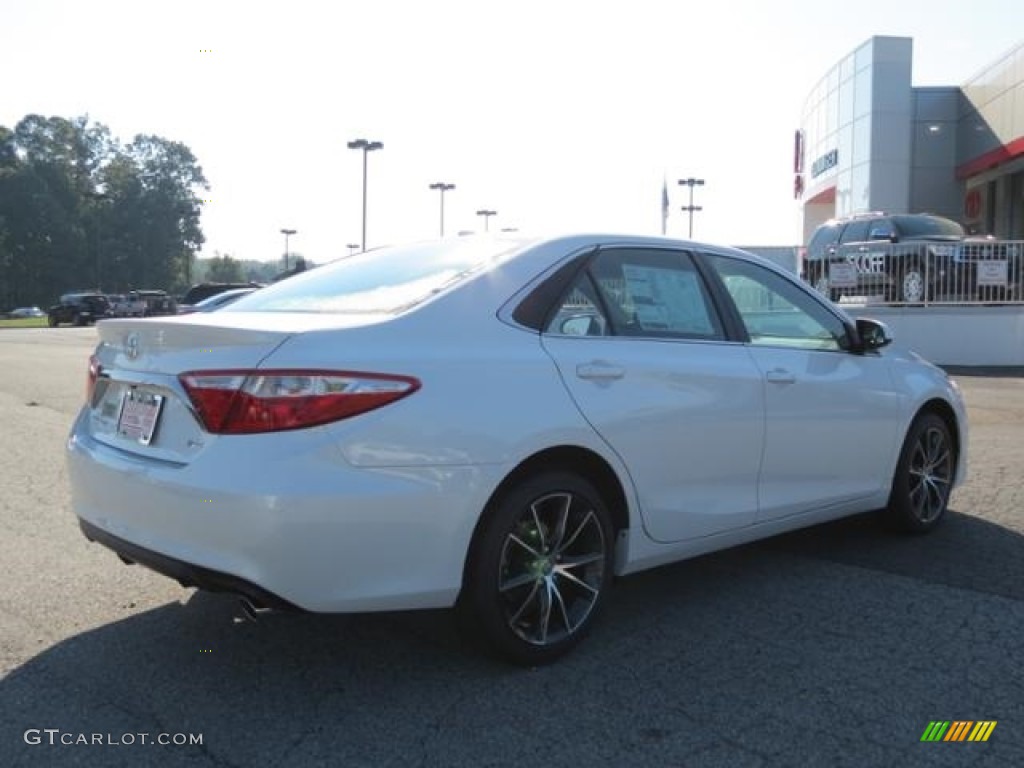 2017 Camry XSE - Super White / Black photo #24
