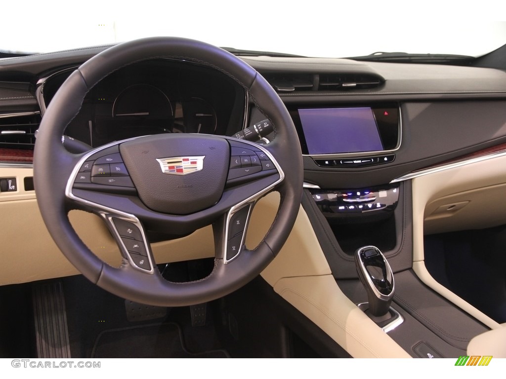 2017 Cadillac XT5 Luxury Dashboard Photos
