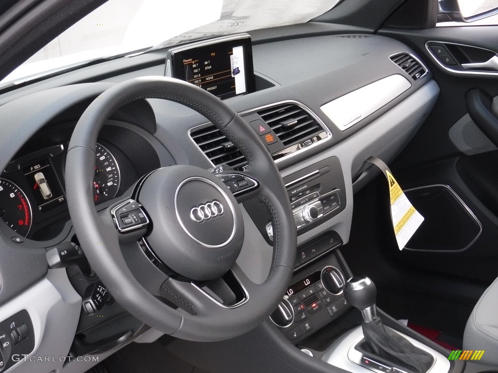 2017 Audi Q3 2.0 TFSI Prestige quattro Dashboard Photos