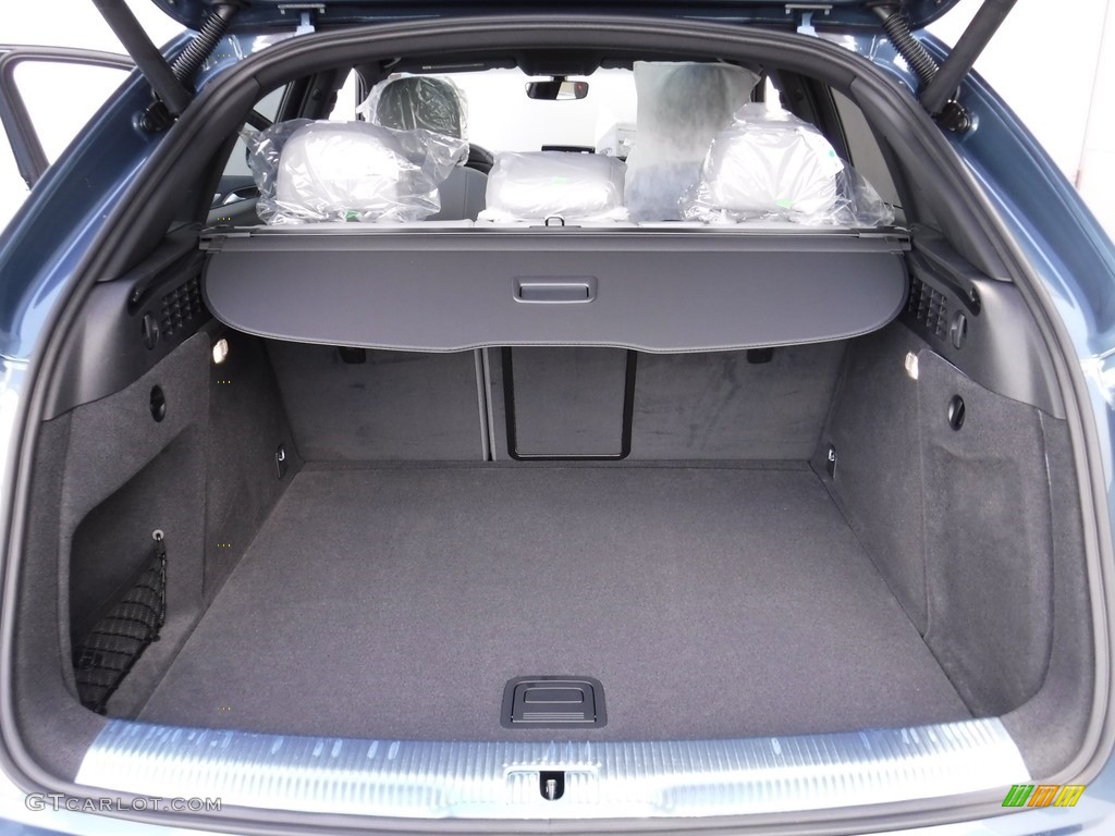 2017 Audi Q3 2.0 TFSI Prestige quattro Trunk Photos