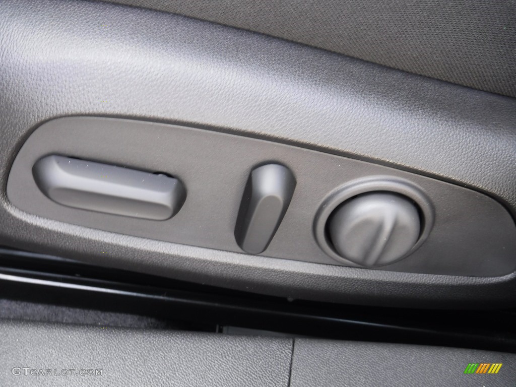 2017 Chevrolet Malibu LT Controls Photo #115492906