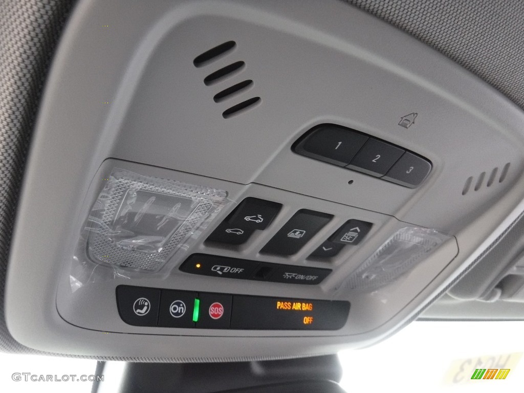 2017 Buick LaCrosse Premium Controls Photo #115494364