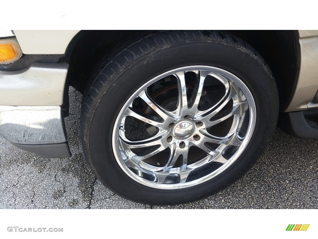 2003 Tahoe LT - Light Pewter Metallic / Gray/Dark Charcoal photo #17