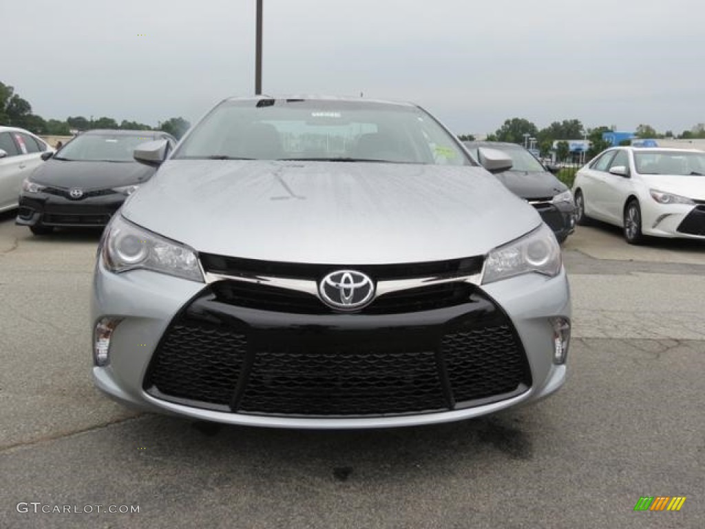 2017 Camry SE - Celestial Silver Metallic / Black photo #2