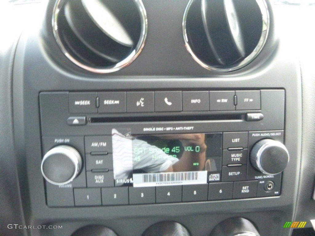 2017 Jeep Compass Sport 4x4 Controls Photo #115504876