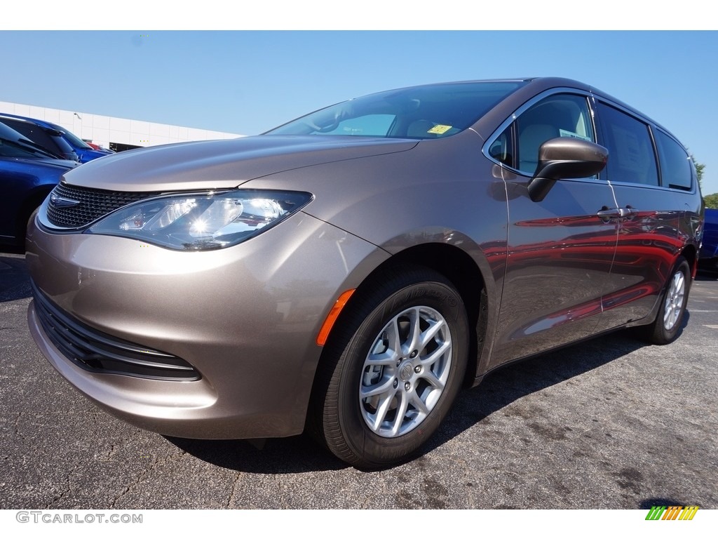 2017 Pacifica Touring - Molten Silver / Black/Alloy photo #1