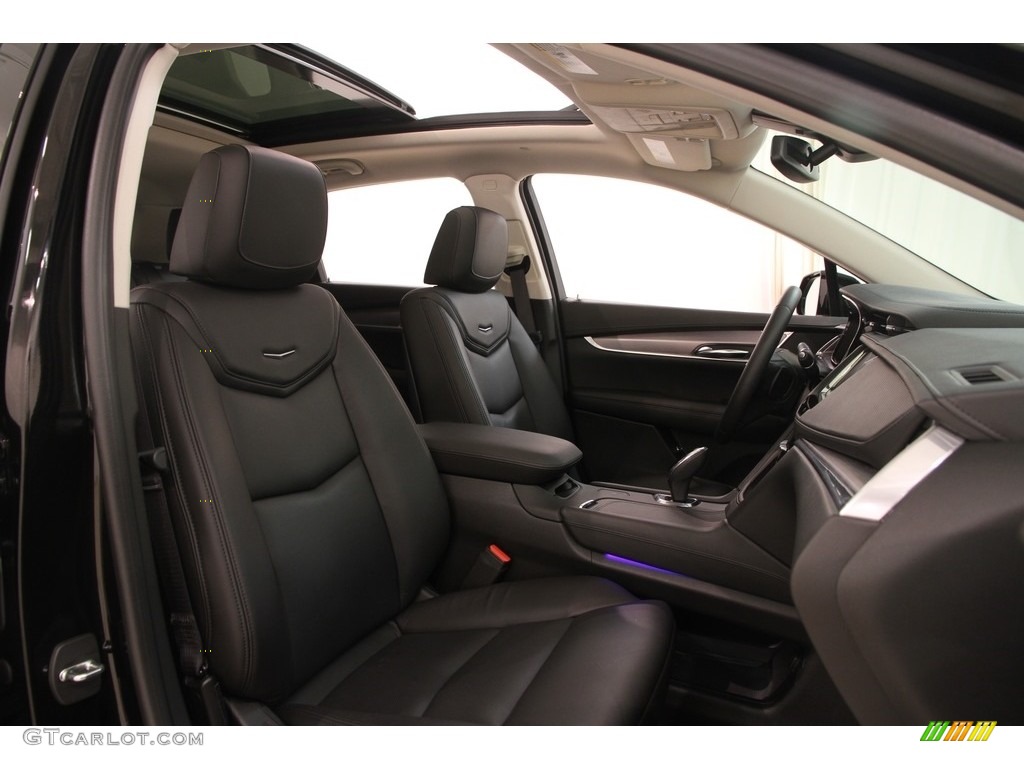 2017 Cadillac XT5 Luxury Front Seat Photos
