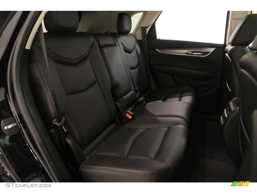 2017 Cadillac XT5 Luxury Rear Seat Photo #115516751