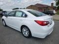 Crystal White Pearl - Legacy 2.5i Premium Photo No. 9