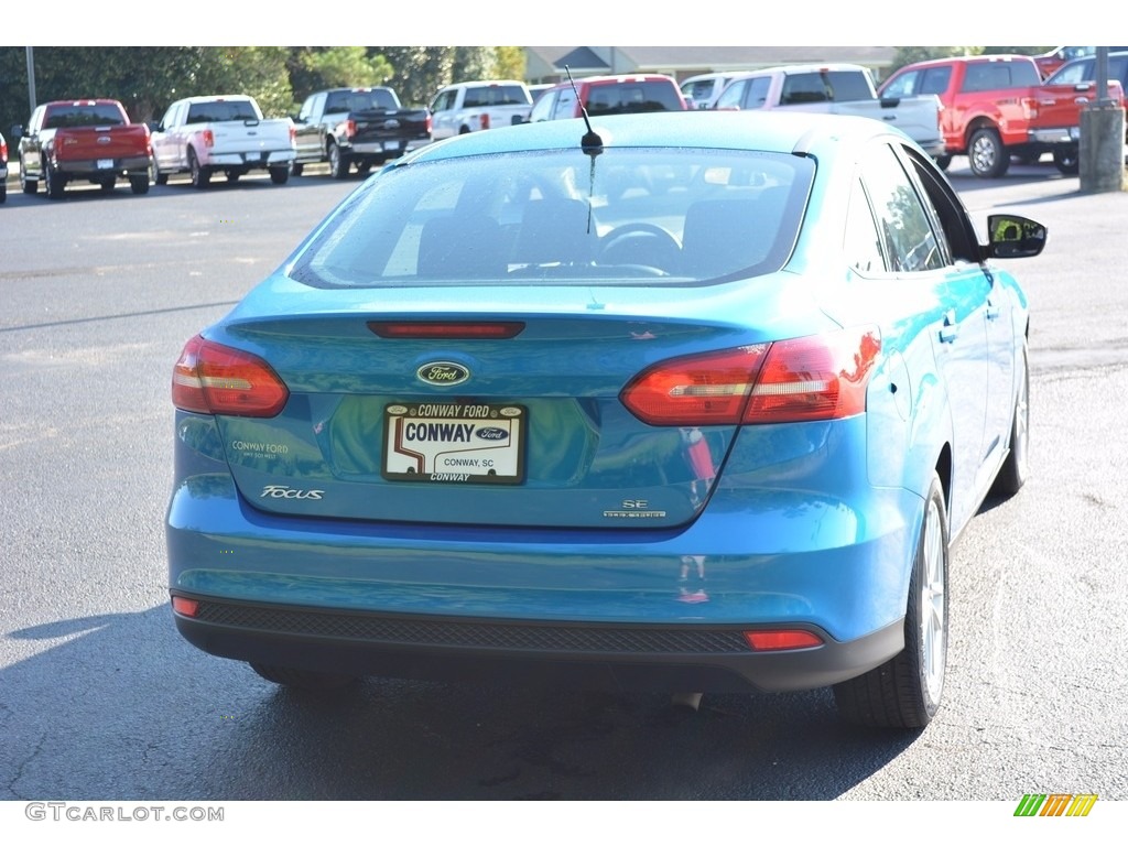 2015 Focus SE Sedan - Blue Candy Metallic / Charcoal Black photo #3