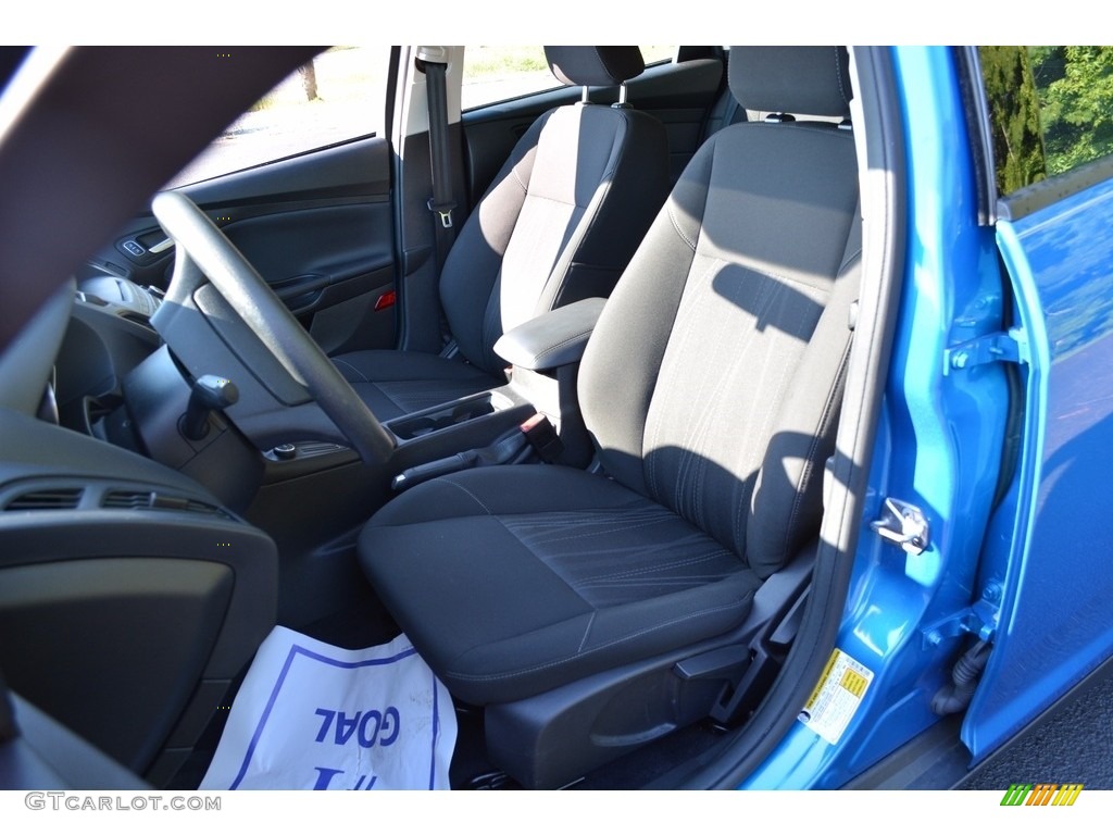 2015 Focus SE Sedan - Blue Candy Metallic / Charcoal Black photo #16
