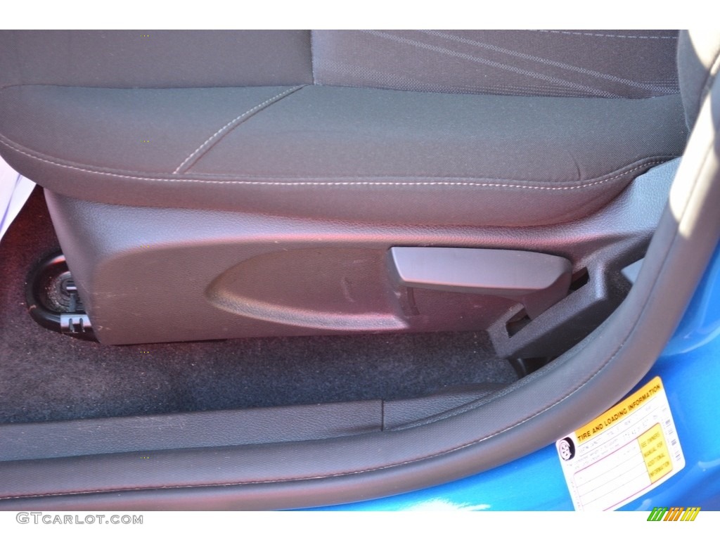 2015 Focus SE Sedan - Blue Candy Metallic / Charcoal Black photo #18