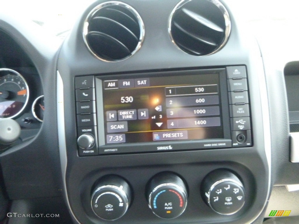 2017 Jeep Compass High Altitude 4x4 Controls Photo #115538711