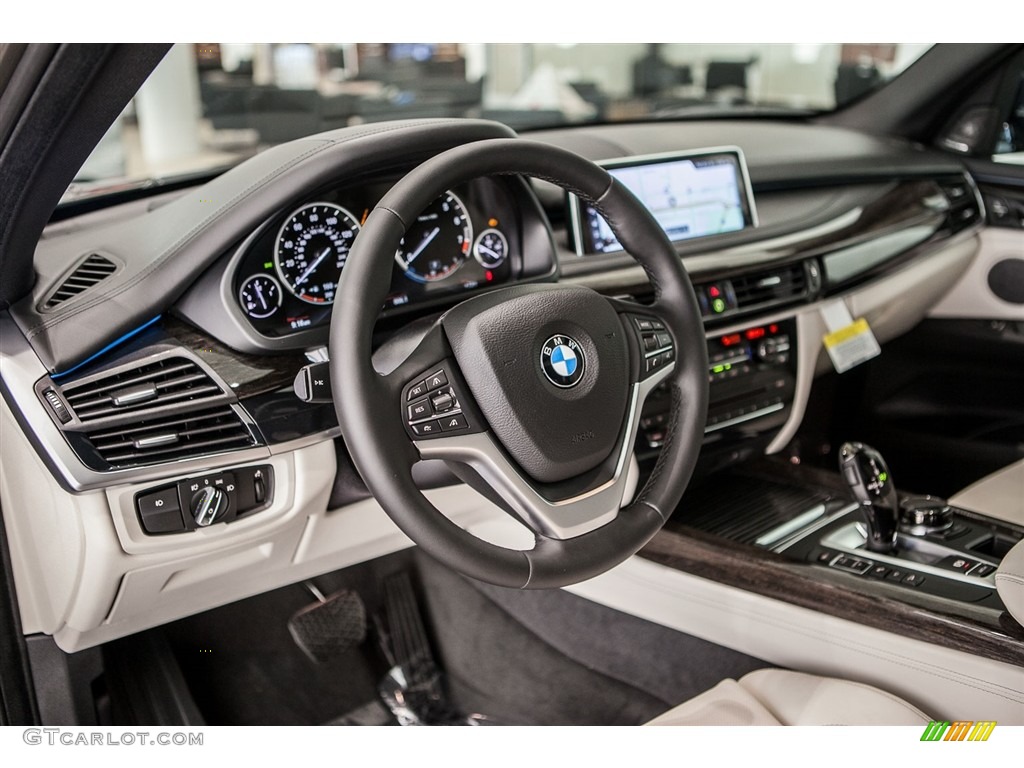 2017 BMW X5 xDrive50i Ivory White/Black Dashboard Photo #115547528