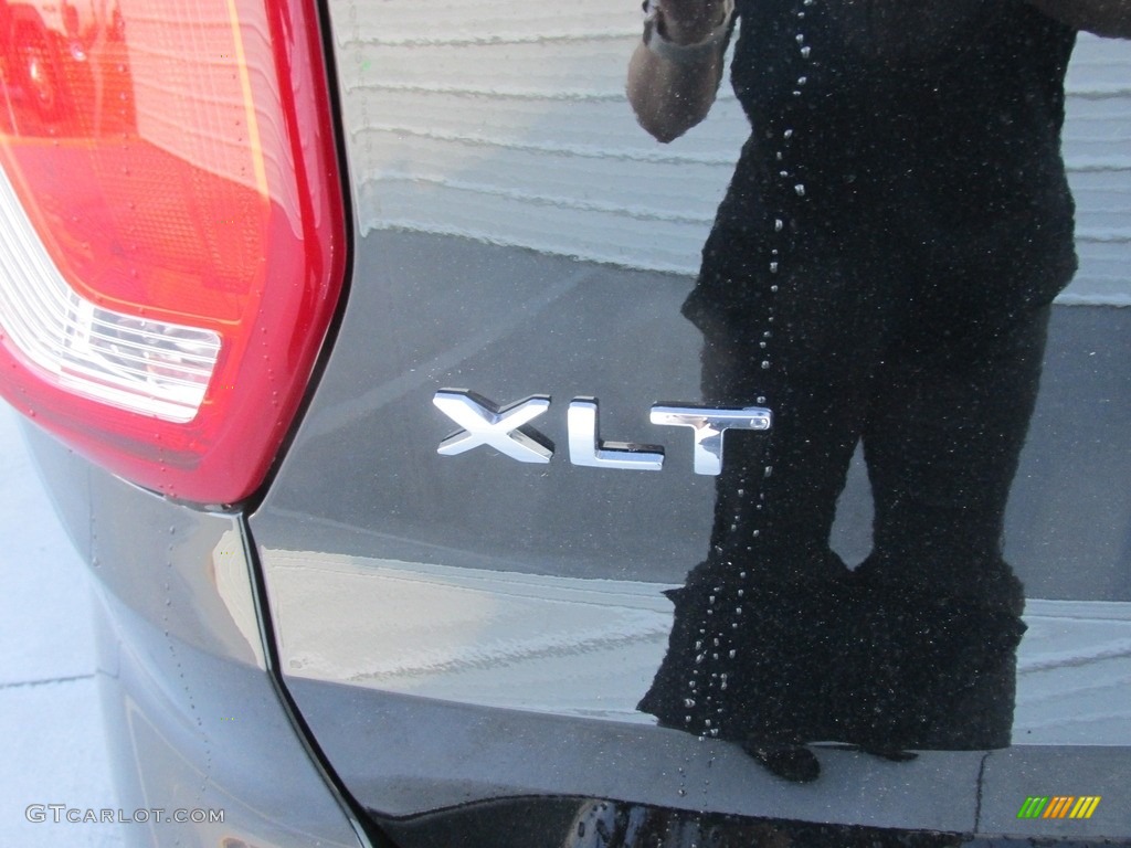 2017 Explorer XLT - Shadow Black / Ebony Black photo #13